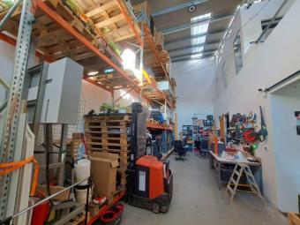 Eladó műhely Nagytarcsa galáriával